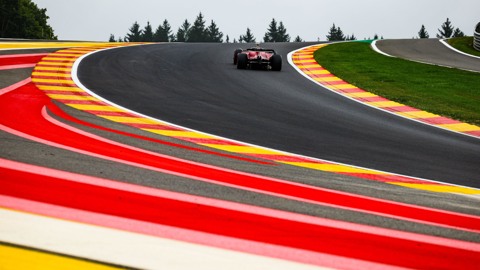Carlos Sainz heading up the hill at Spa. Formula 1 Belgium August 2022