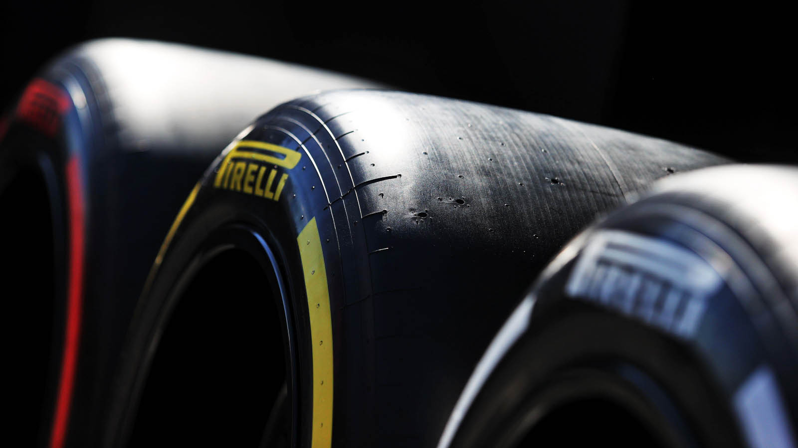 倍耐力F1轮胎排队。赞德沃特，2022年9月。