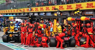 Carlos Sainz makes a pit-stop for Ferrari. Zandvoort September 2022.