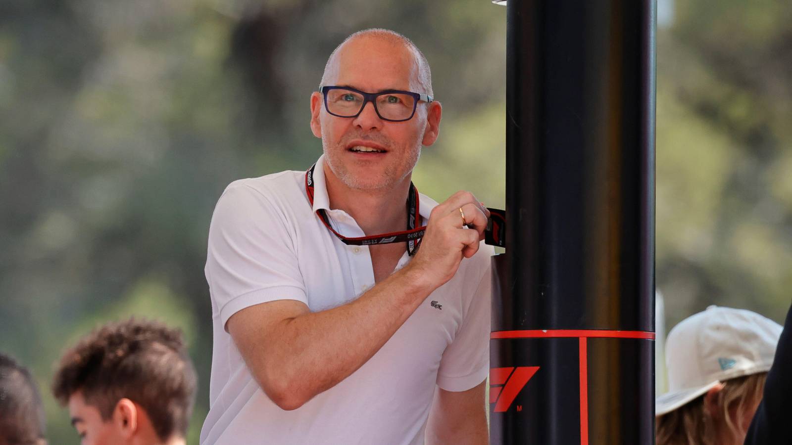 Jacques Villeneuve entre dans le paddock de Formule 1.  Le Castellet juillet 2022.