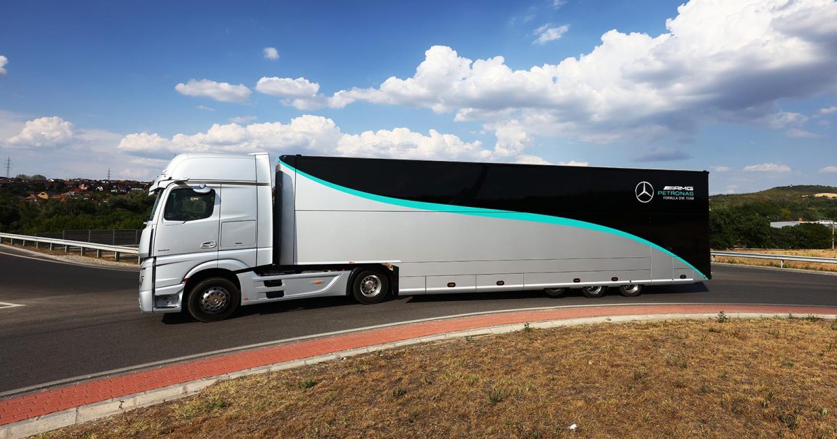 奔驰货车在匈牙利大奖赛。2022年7月