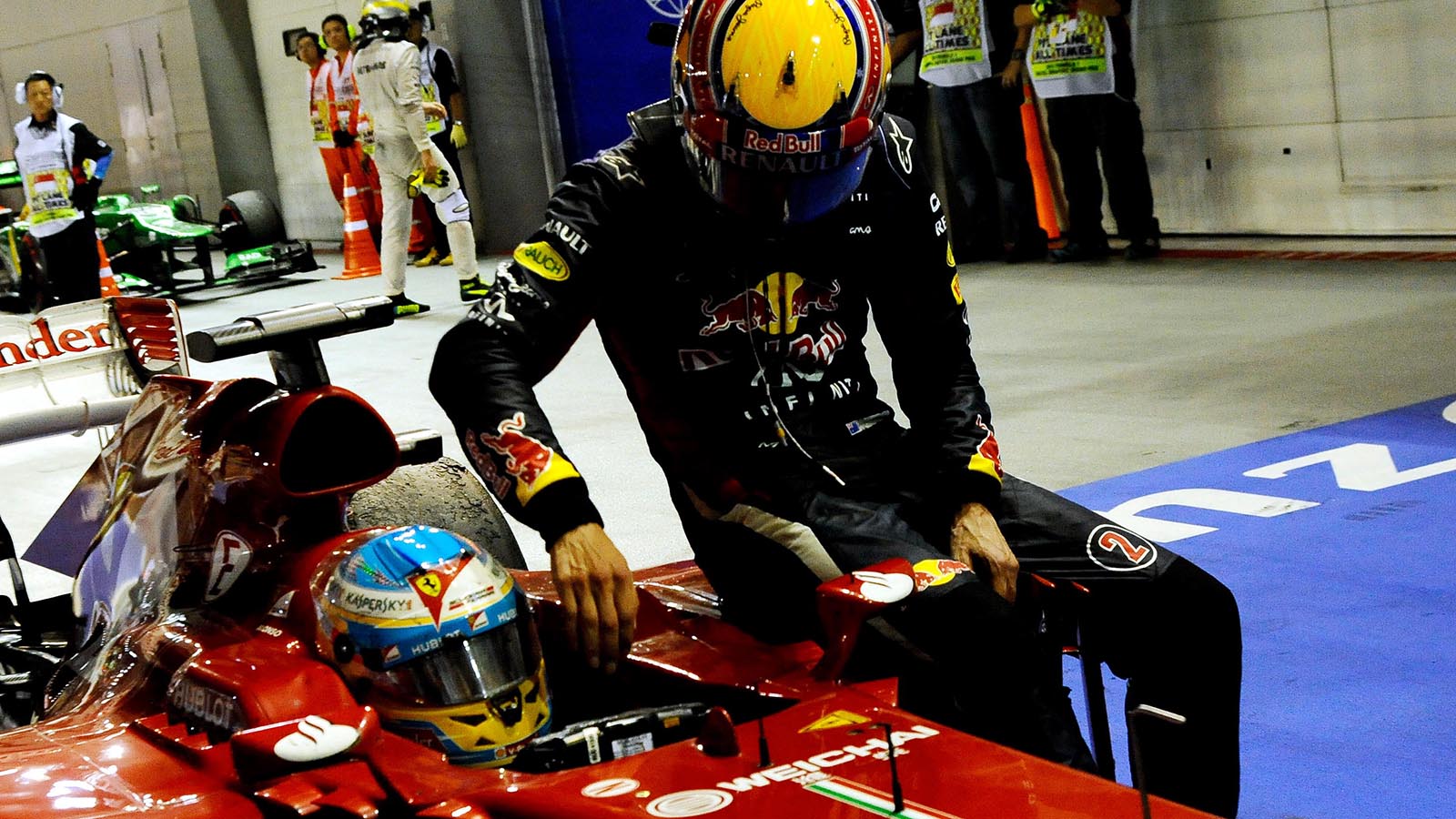 Mark Webber lift from Fernando Alonso at Singapore Grand Prix
