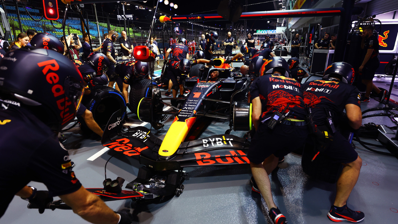 Red Bull carrying out pit stop practice in Singapore. Marina Bay, September 2022.