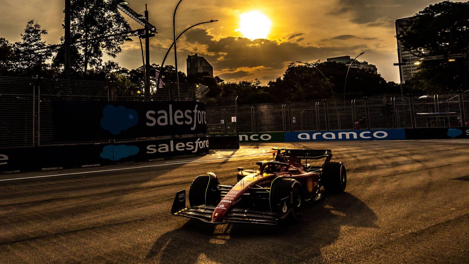 Carlos Sainz, Ferrari, drives in practice. Singapore, September 2022.