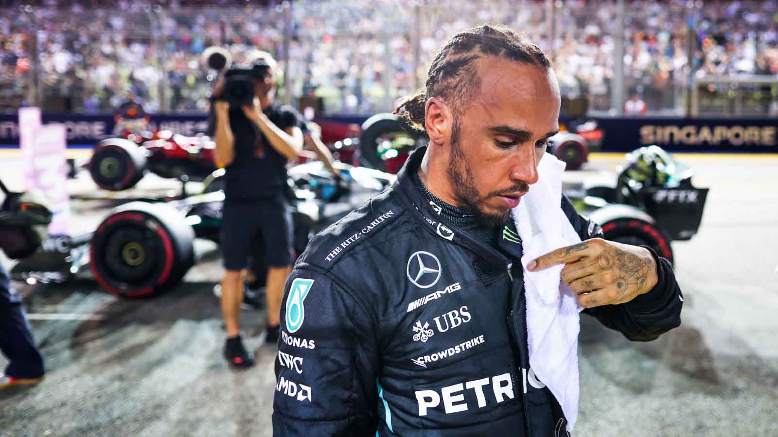 Lewis Hamilton's F1 title chase hits buffers at Singapore Grand