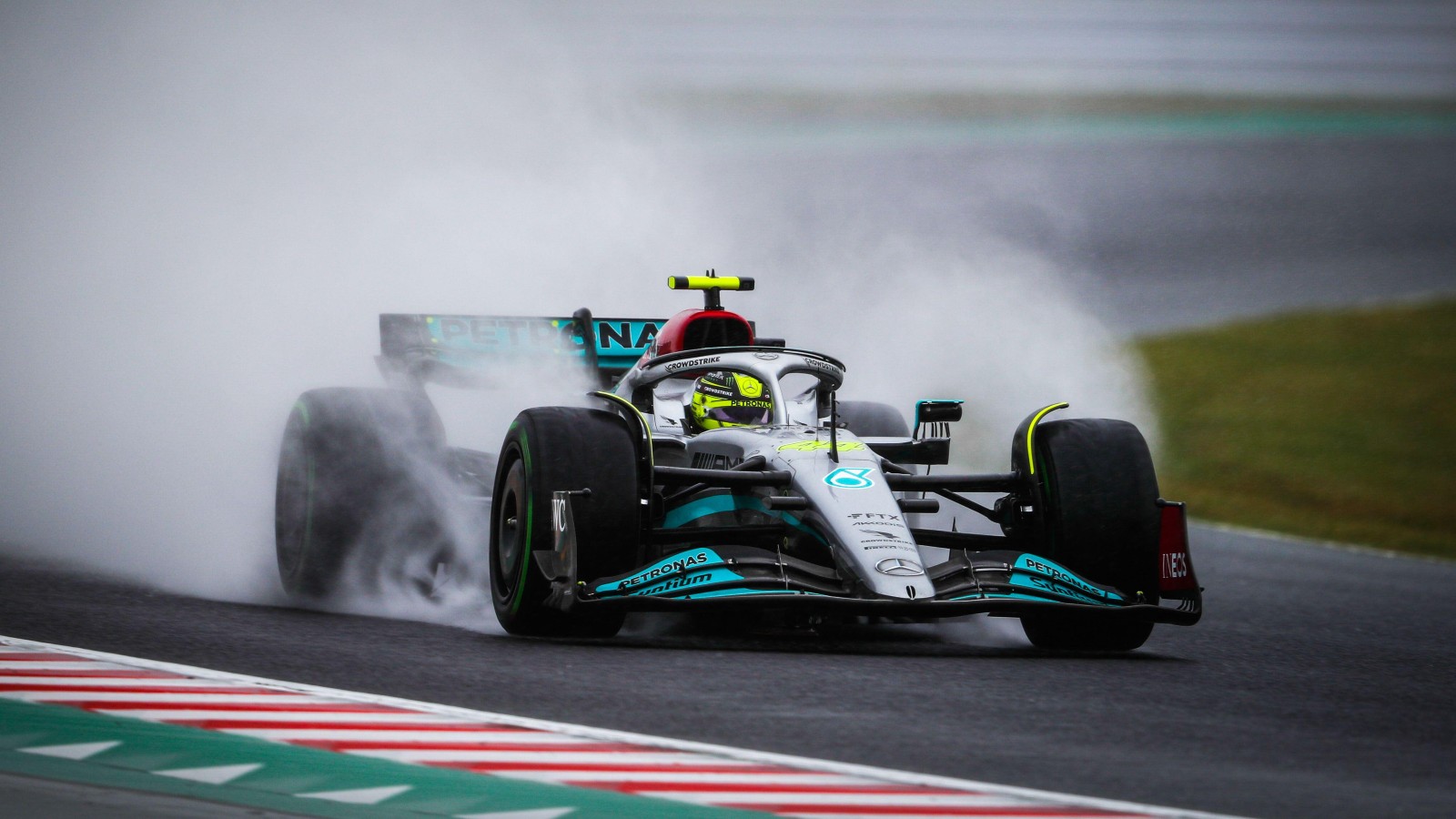 Lewis Hamilton drives the Mercedes in the wet. Japan, October 2022.