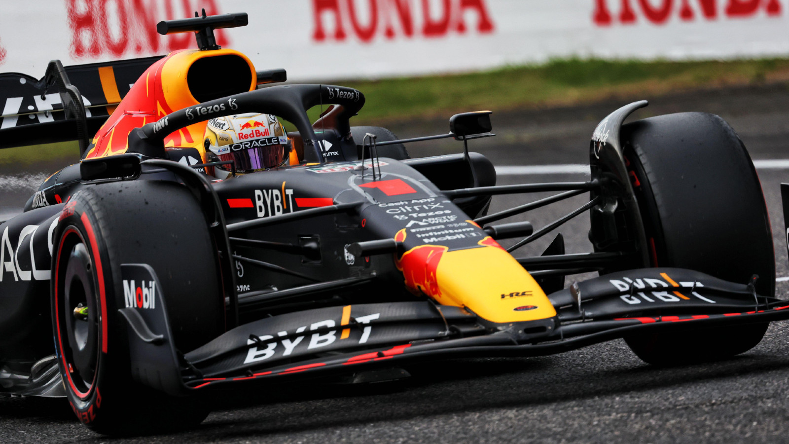 Red Bull's Verstappen wins Japanese GP to edge closer to F1 title