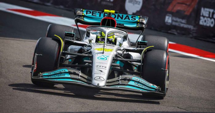 Lewis Hamilton rounds the final corner. Mexico October 2022.