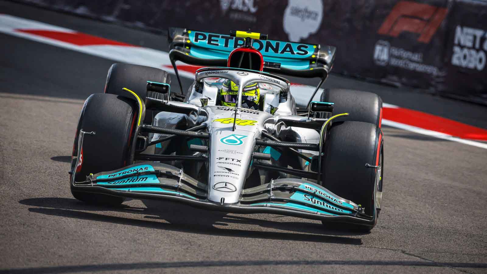 Lewis Hamilton rounds the final corner. Mexico October 2022.