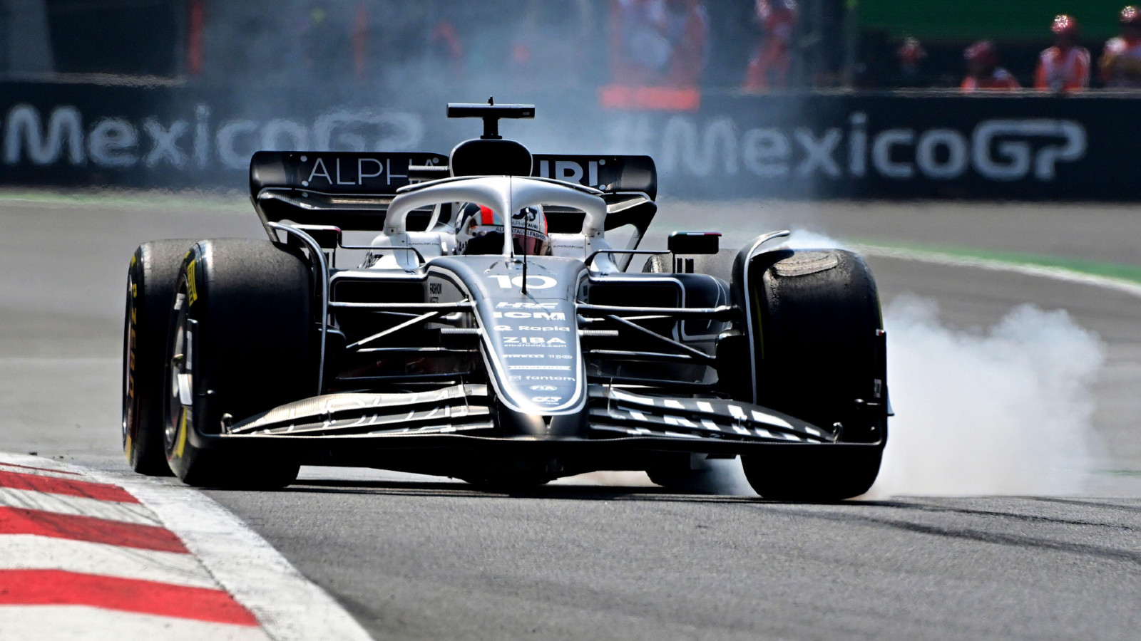 AlphaTauri的皮埃尔加斯利在赛道上的墨西哥城大奖赛。2022年10月，墨西哥城。