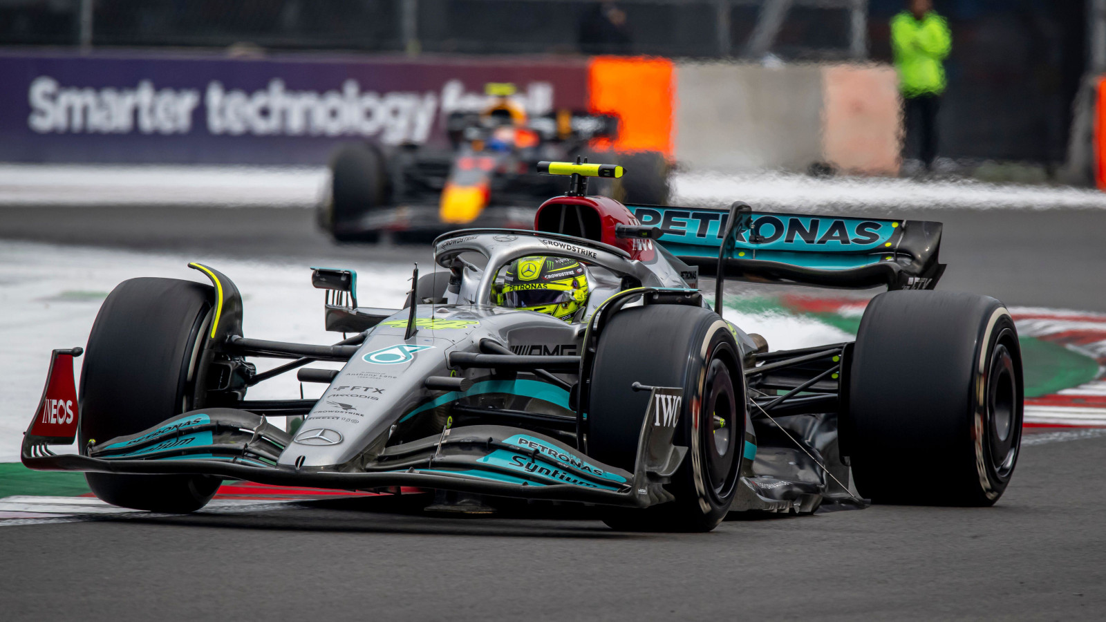 Mercedes reveló las razones para no dividir estrategias en el Gran Premio de México.  Planeta F1: