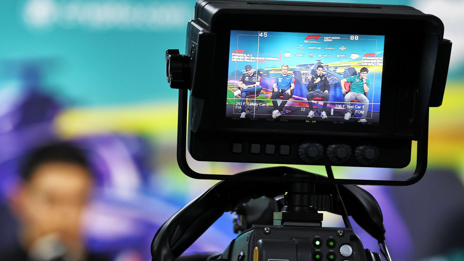 一台摄像机对准了F1车手。2022年11月，圣保罗