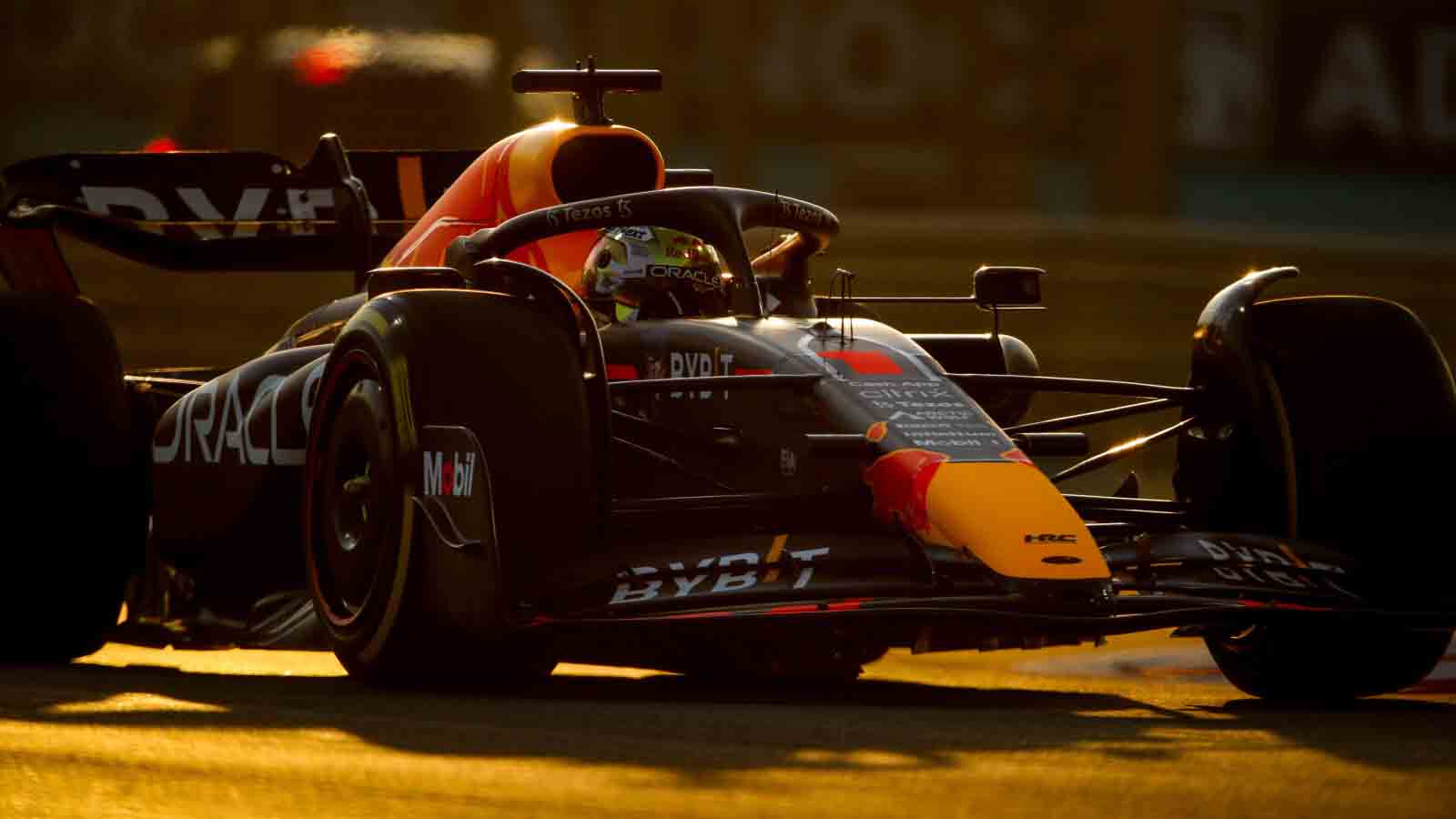 Max Verstappen runs in FP2. Abu Dhabi November 2022.