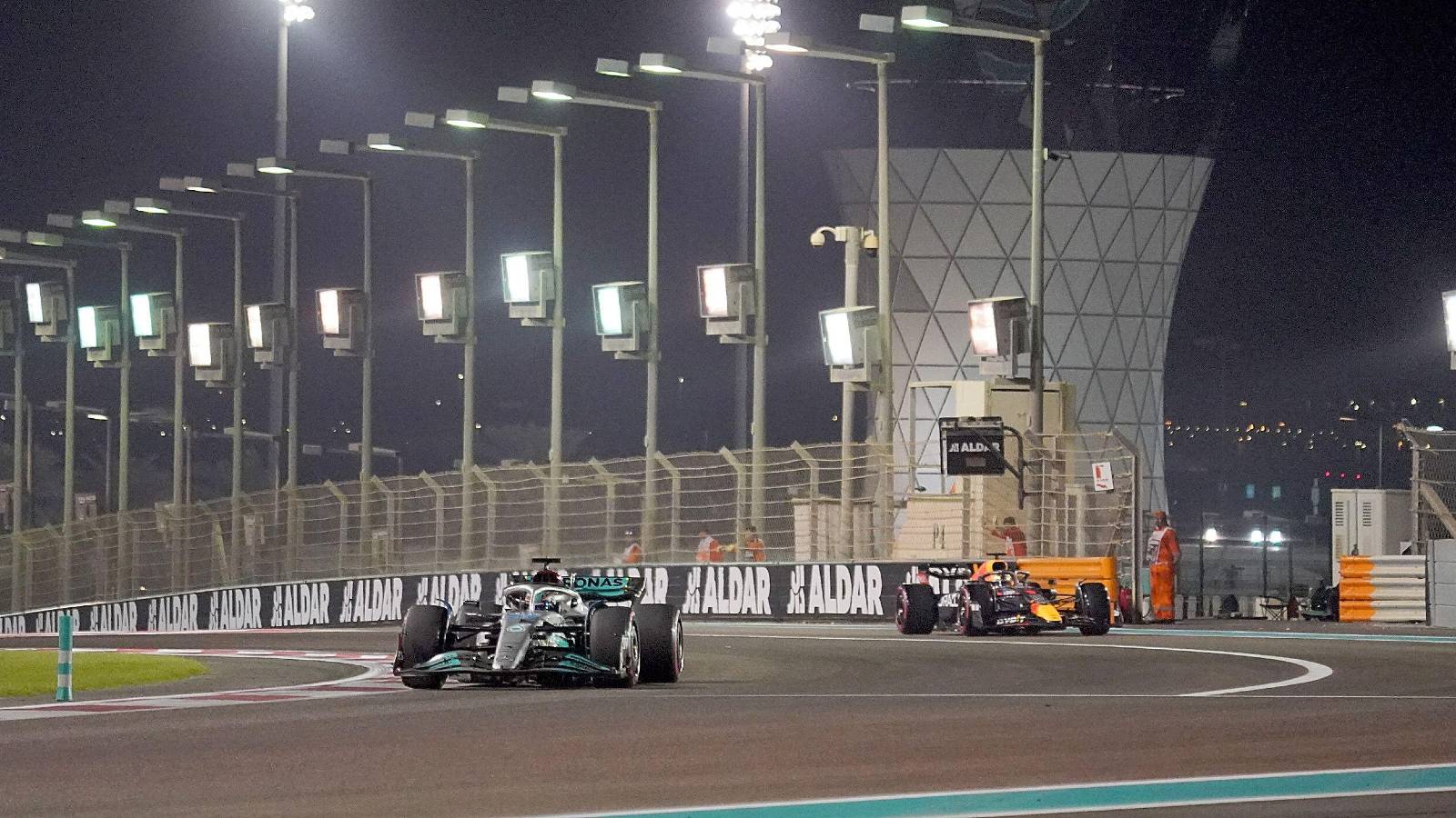 Russell admits Mercedes W13 "just not efficient enough" in Abu