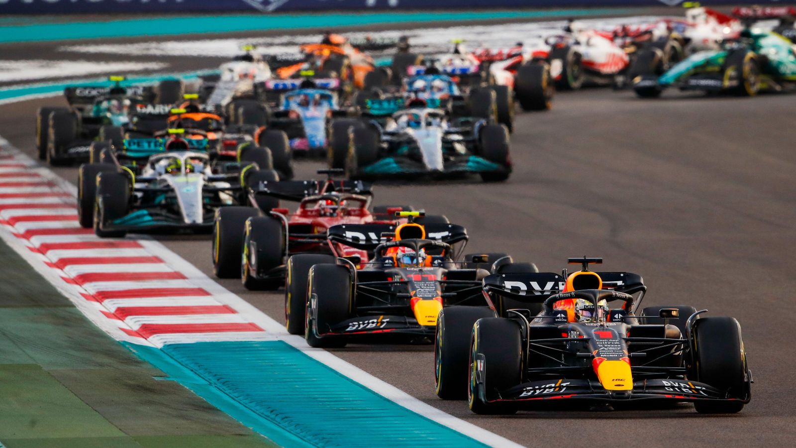 The start of the Abu Dhabi Grand Prix. Abu Dhabi, November 2022.