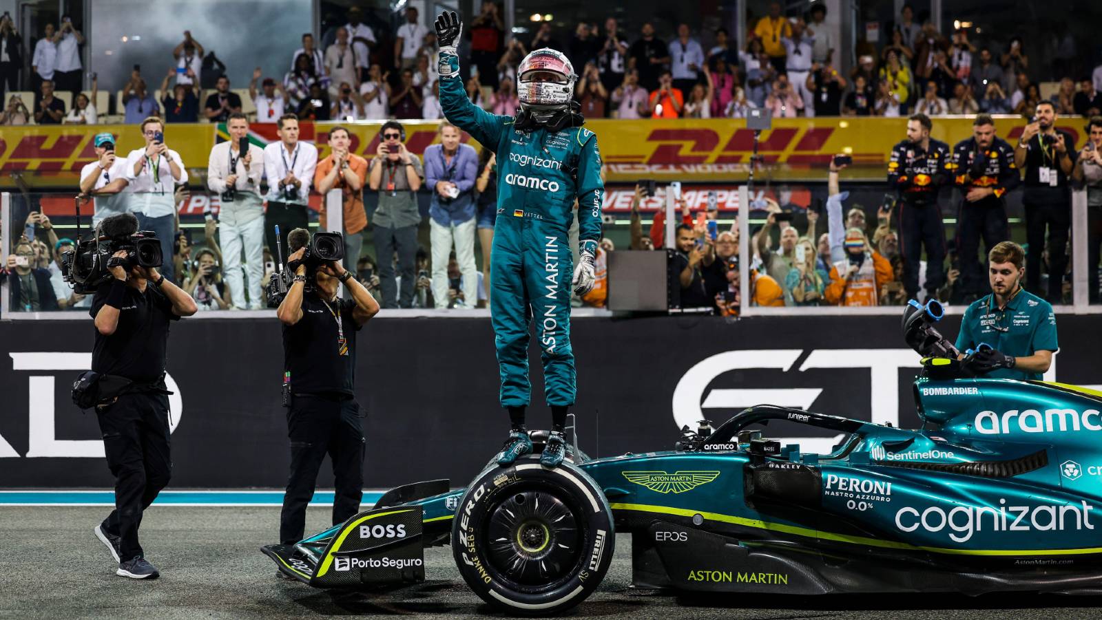 Sebastian Vettel waves goodbye to Formula 1. Abu Dhabi November 2022.