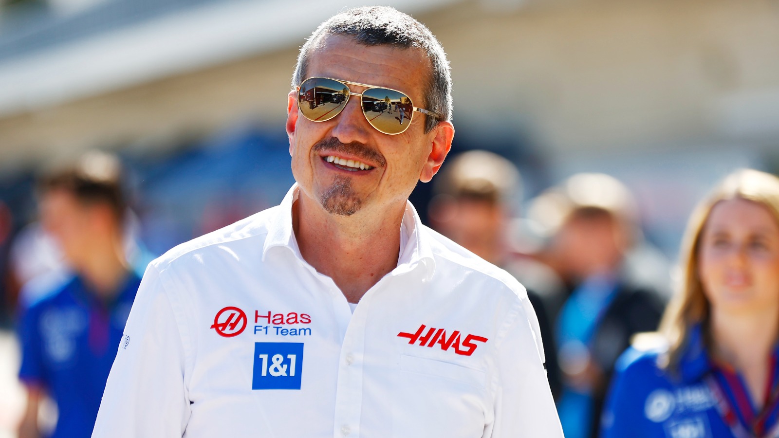 Guenther Steiner walks down the paddock. Austin, October 2022.