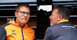 迈凯轮的老板安德里亚斯·塞德尔和扎克·布朗。温泉2022年8月。