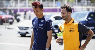 Alex Albon和Daniel Ricciardo。巴库2022年6月。