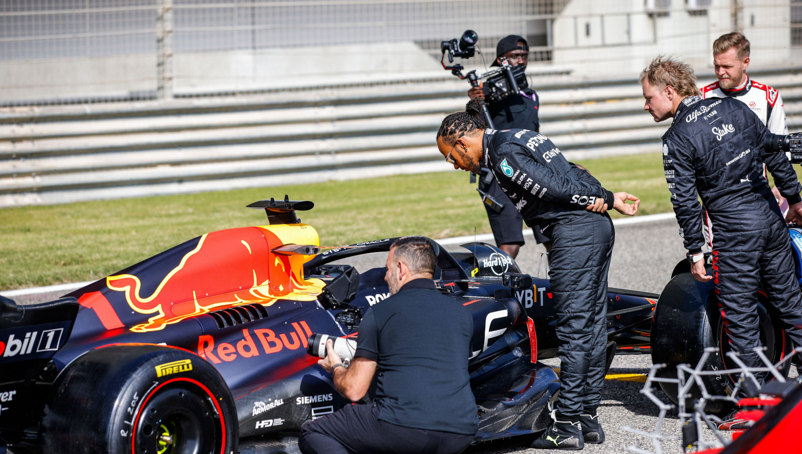 F1 2023 testing F1 is back! See how Day 1 unfolded in Bahrain PlanetF1