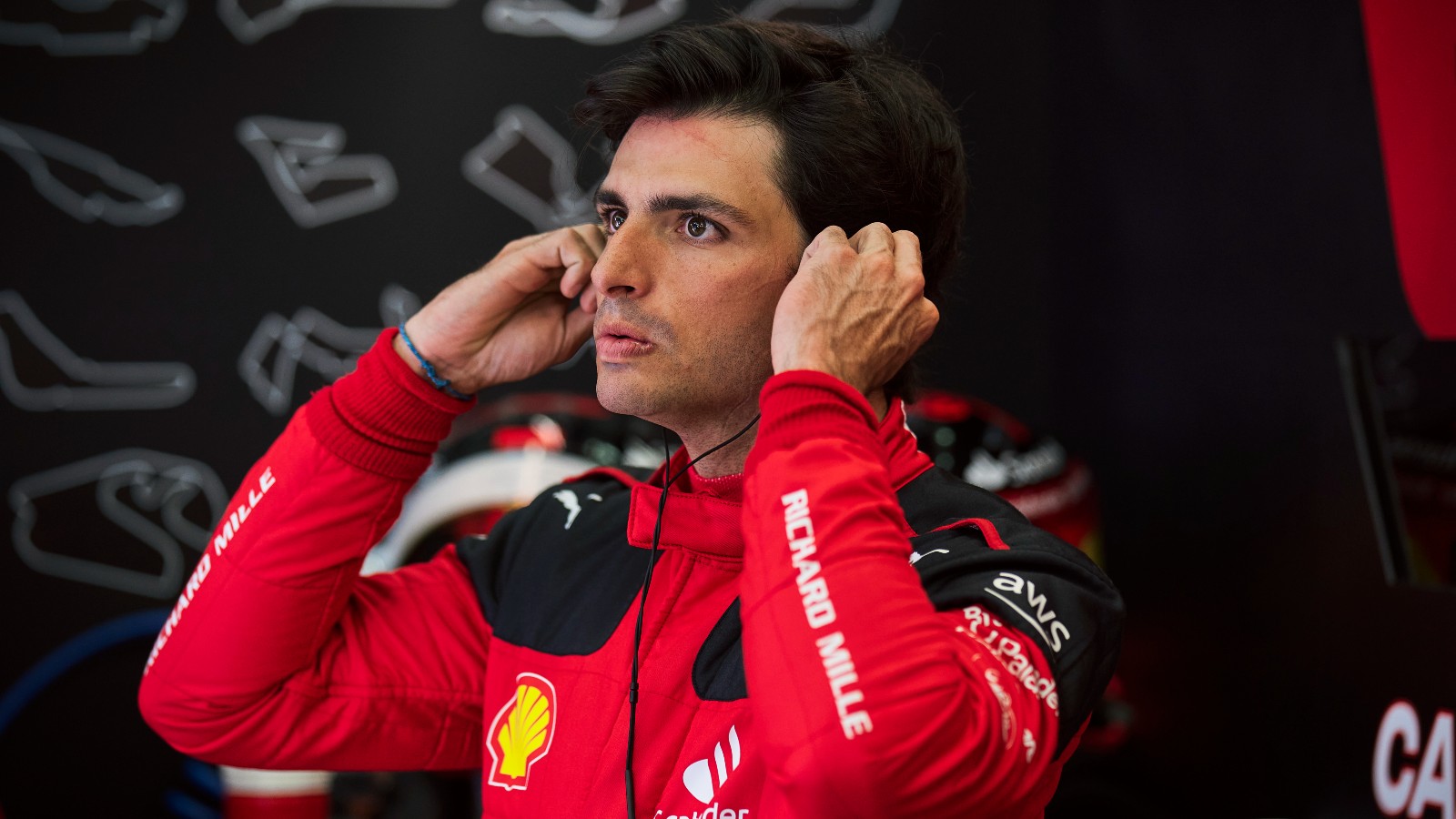 Carlos Sainz sets negotiation deadline with Ferrari after 'silly season' rumours
