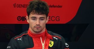 查尔斯·勒克莱尔, Ferrari, looks sad. Bahrain, March 2023.