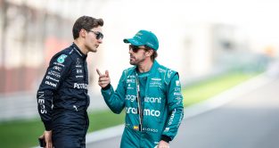 Fernando Alonso explains to George Russell. Bahrain February 2023