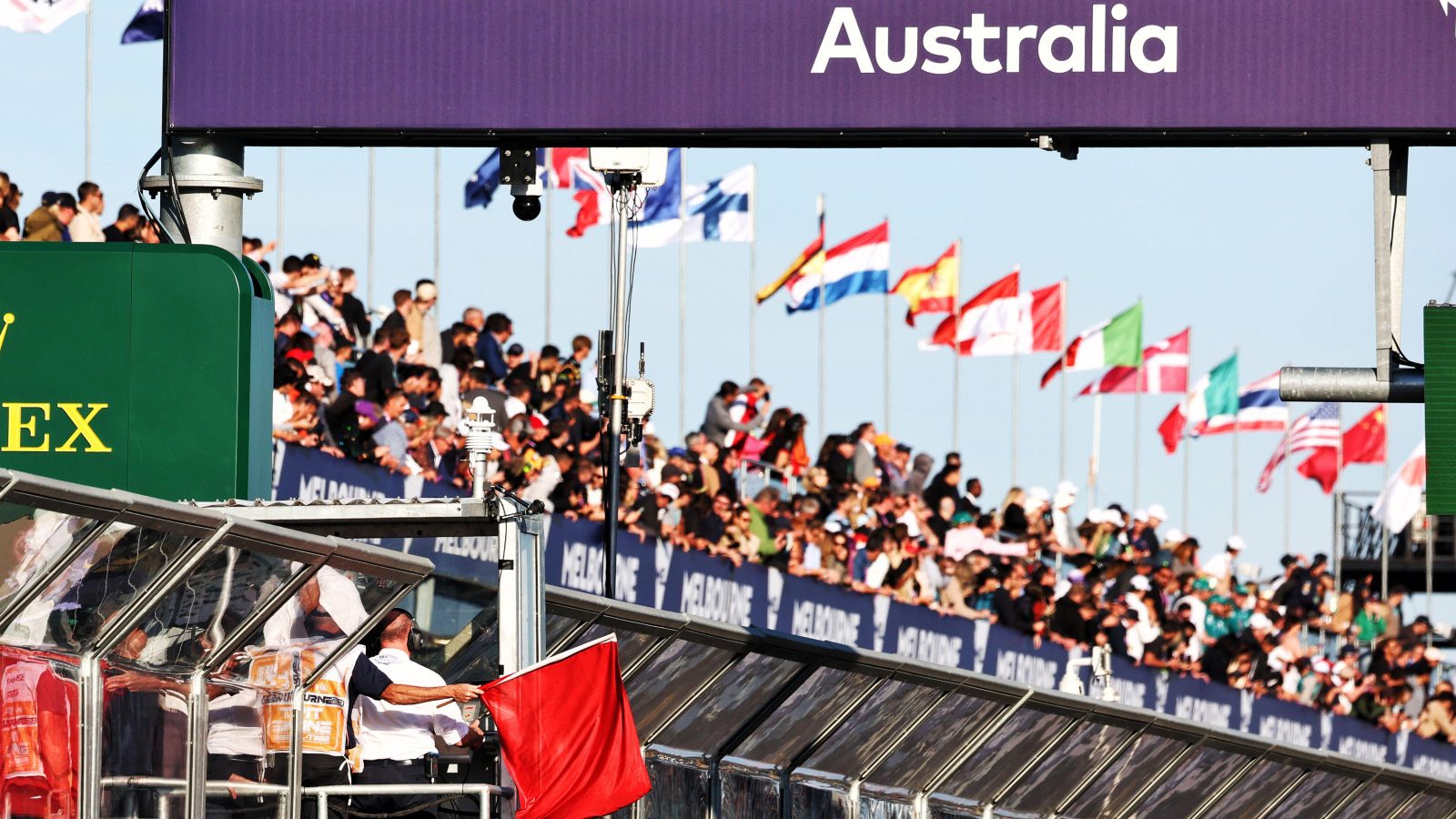 澳大利亚大奖赛上出现了一面红旗。墨尔本，2023年4月。