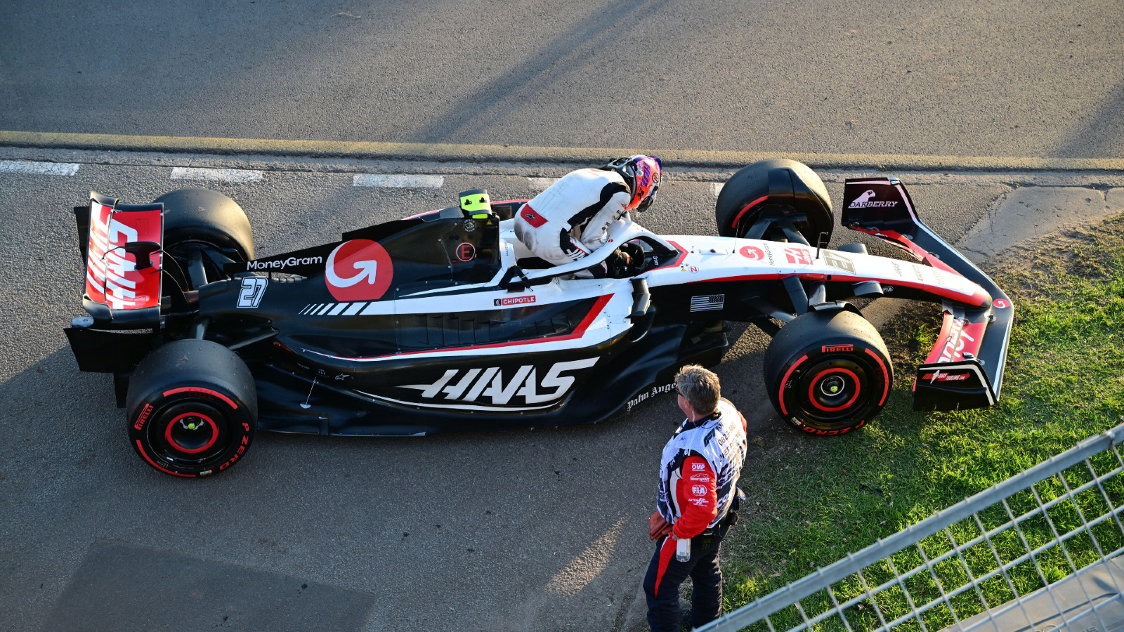 哈斯车队的尼科-胡肯伯格从澳大利亚大奖赛退役。墨尔本，2023年3月。