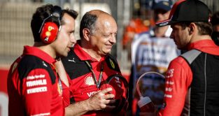 法拉利车队普林西普al Fred Vasseur chats with Charles Leclerc on the grid at the Azerbaijan Grand Prix. Baku, April 2023.