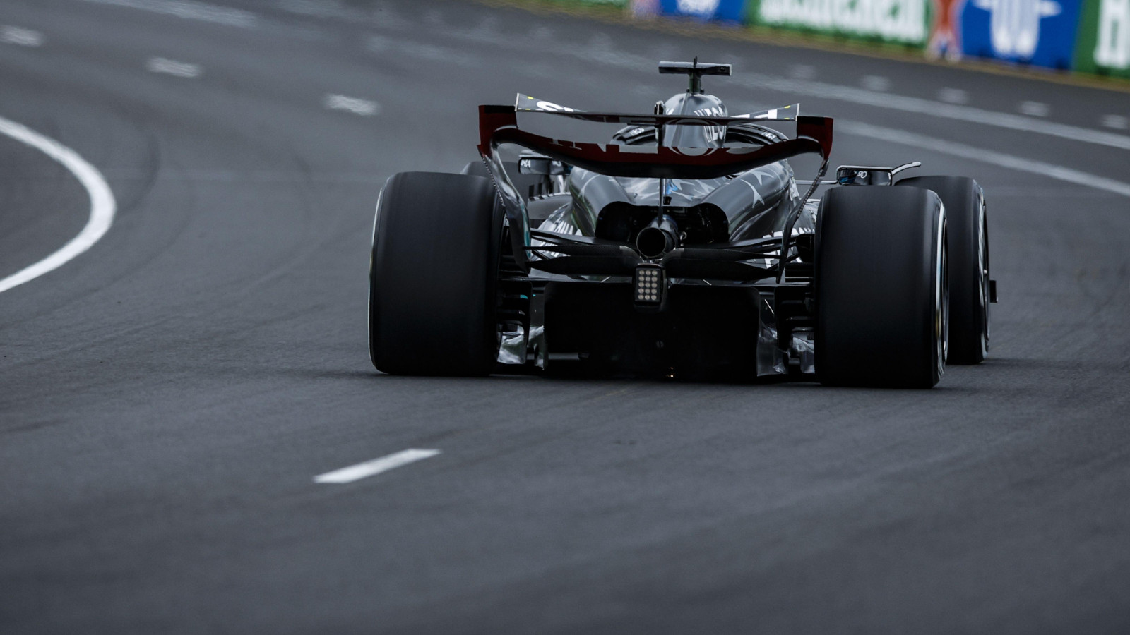 Mercedes driver George Russell opens his DRS at the 2023 Australian Grand Prix. Melbourne, April 2023.