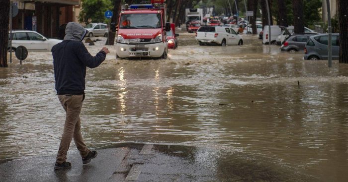 Watch: Alphatauri Driver Yuki Tsunoda Joins Clean-up Efforts In Flood 