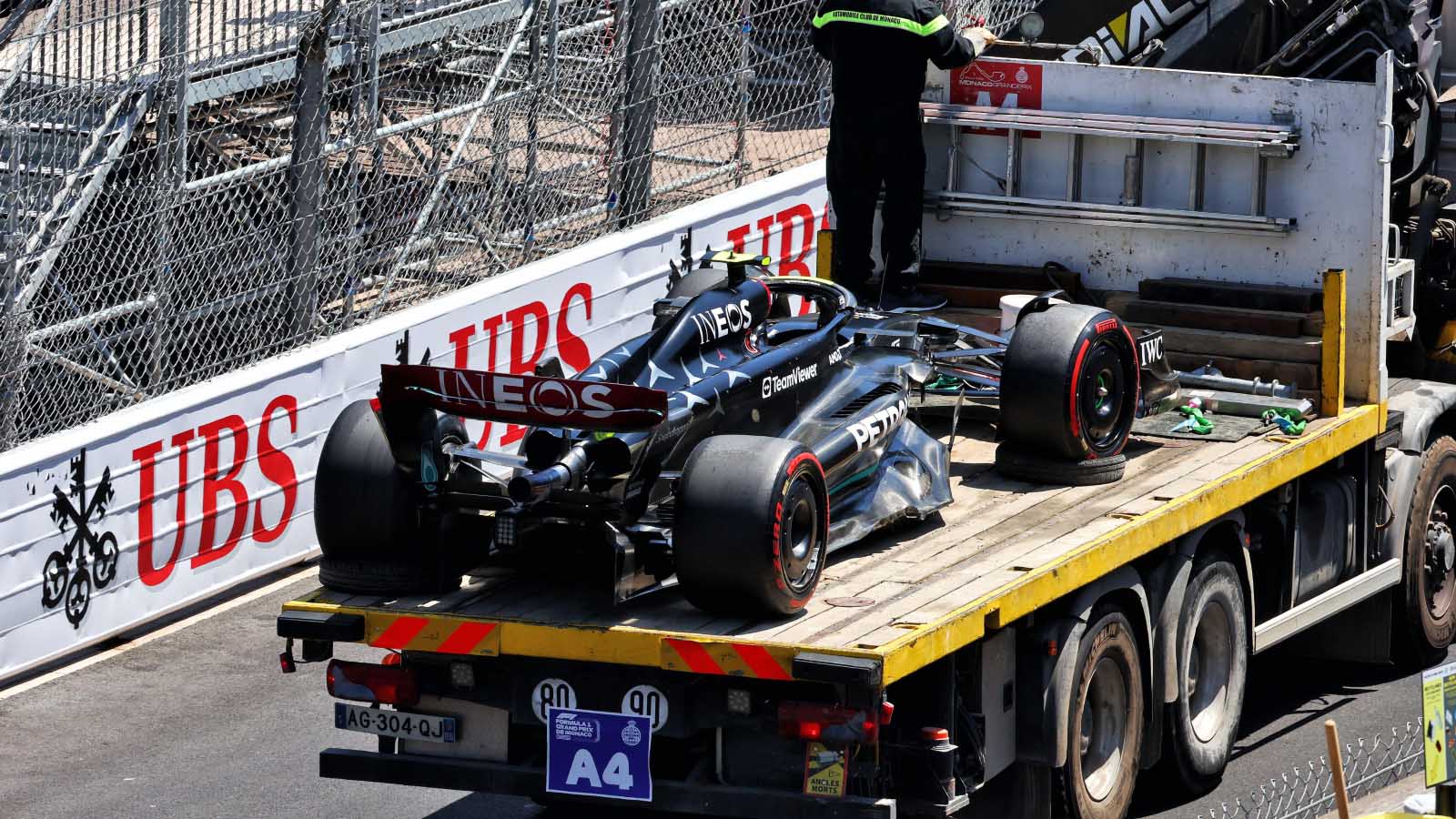 刘易斯·汉密尔顿撞毁的梅赛德斯赛车已经恢复。摩纳哥，2023年5月。