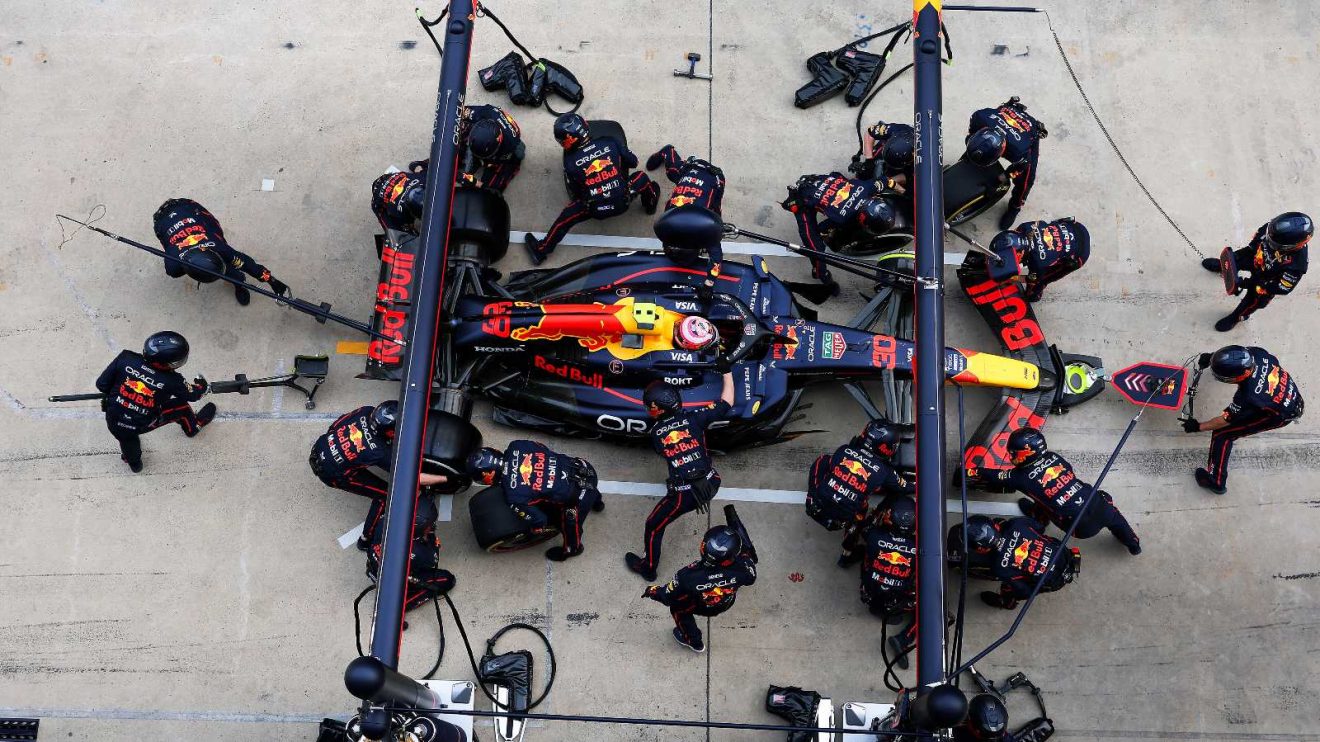 Red Bull Racing Formula 1 F1 pit stop PlanetF1