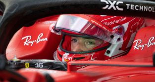 法拉利车手查尔斯勒克莱尔从驾驶舱观看在加拿大大奖赛星期五的练习。蒙特利尔，2023年6月。