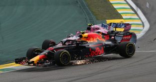 马克斯Verstappen和埃斯特万Oc(红牛)碰撞on (Racing Point Force India) in an infamous Brazilian Grand Prix moment. Sao Paulo, November 2018.