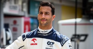 丹尼尔Ricciardoposes in the pit lane ahead of his F1 comeback with AlphaTauri at the Hungarian Grand Prix. Budapest, July 2023.
