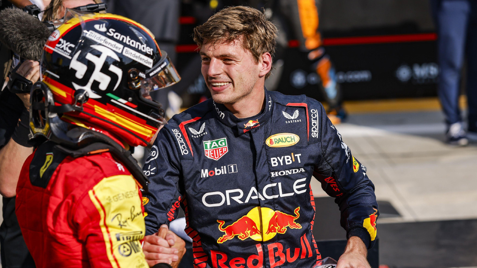 蒙扎:马克斯Verstappen和卡洛斯赢面庆祝their positions at the Italian Grand Prix.