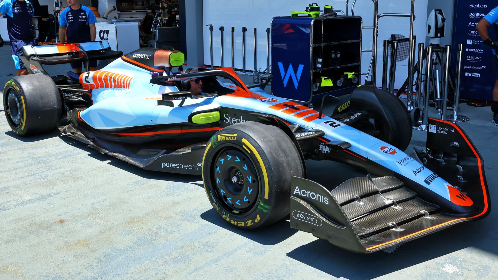Williams Gulf livery appears for the first time in the Singapore Grand Prix pit lane.