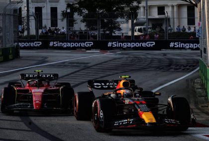 Carlos Sainz, Ferrari, close to Sergio Perez, Red Bull. Singapore, September 2023.