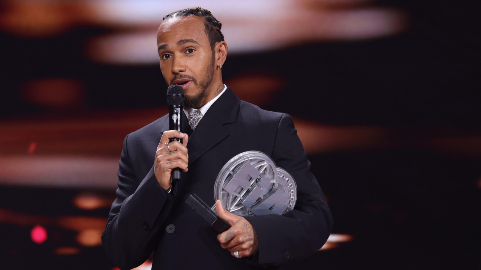 Mercedes respond amidst confusion over Lewis Hamilton 'gifting' FIA trophy  : PlanetF1