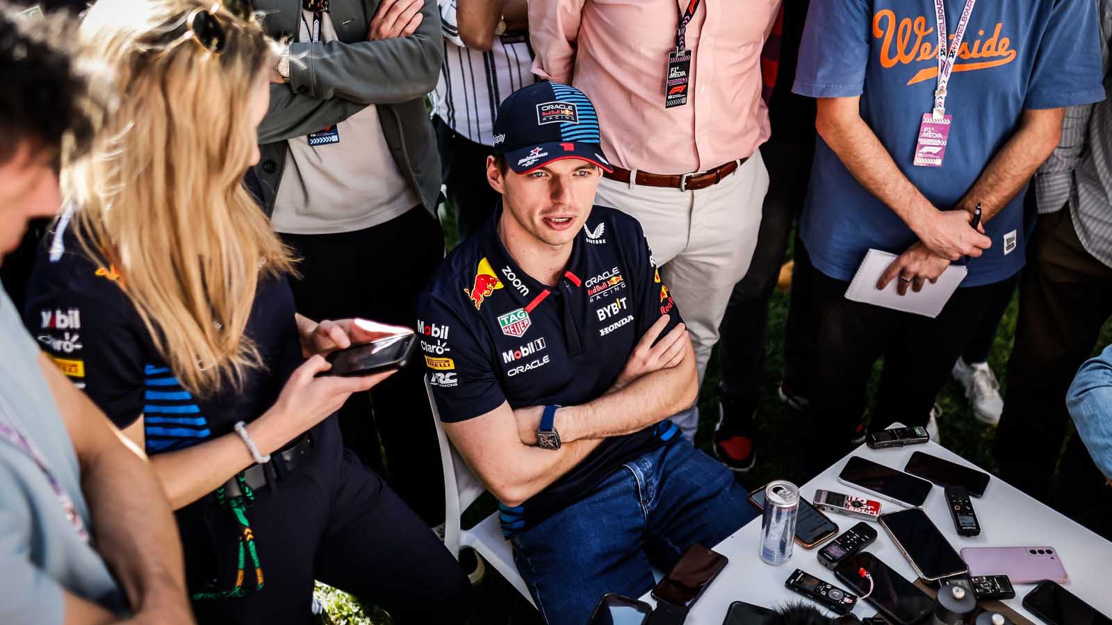 Max Verstappen dit « l'intention » de Red Bull alors que des questions restent en suspens. Mercedes bouge: PlanetF1