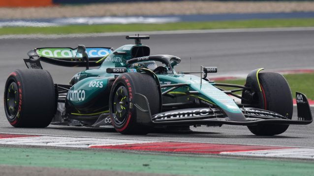 Two drivers hit with penalty points over Chinese GP collisions