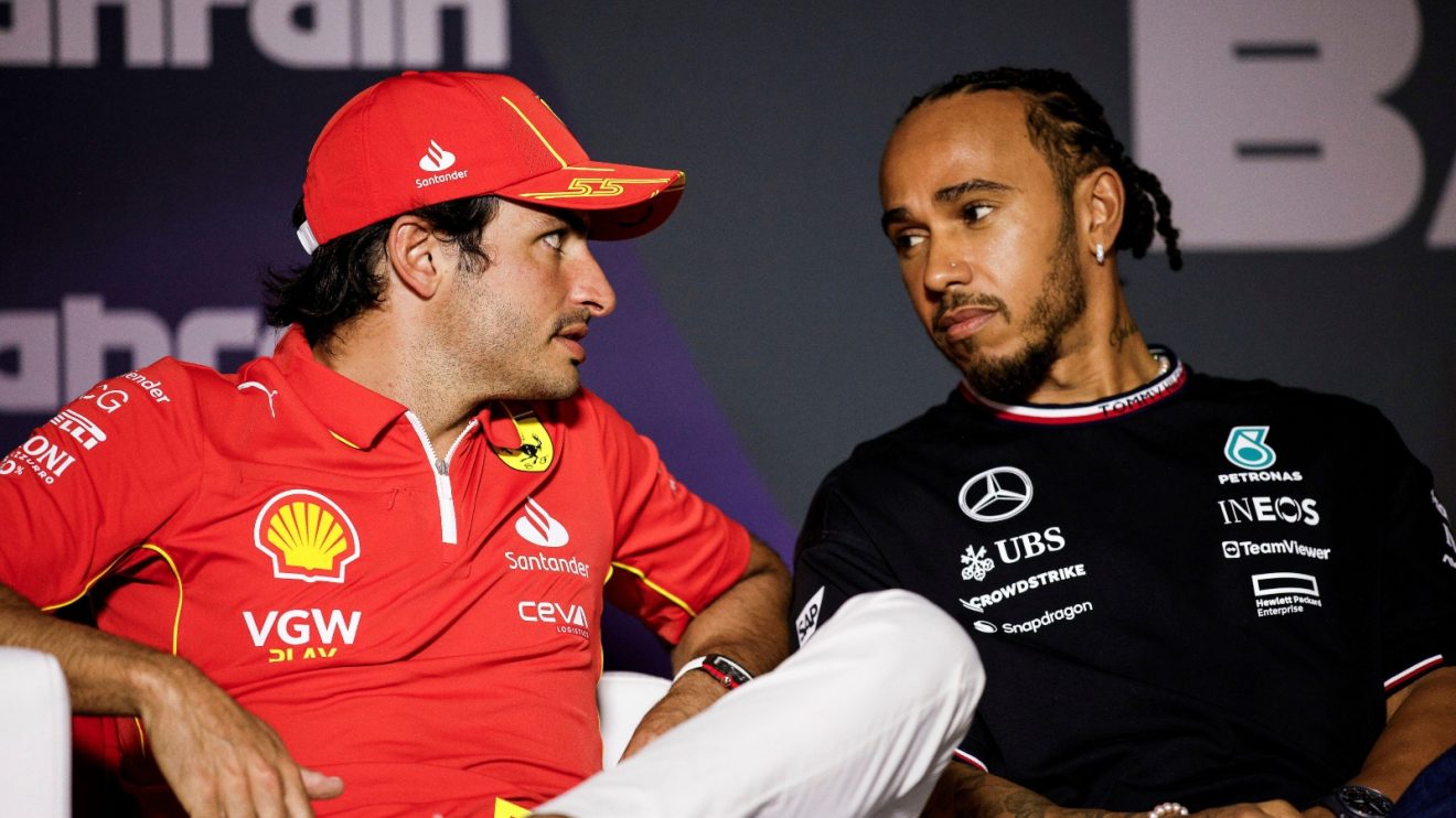 Carlos Sainz speaking with Lewis Hamilton