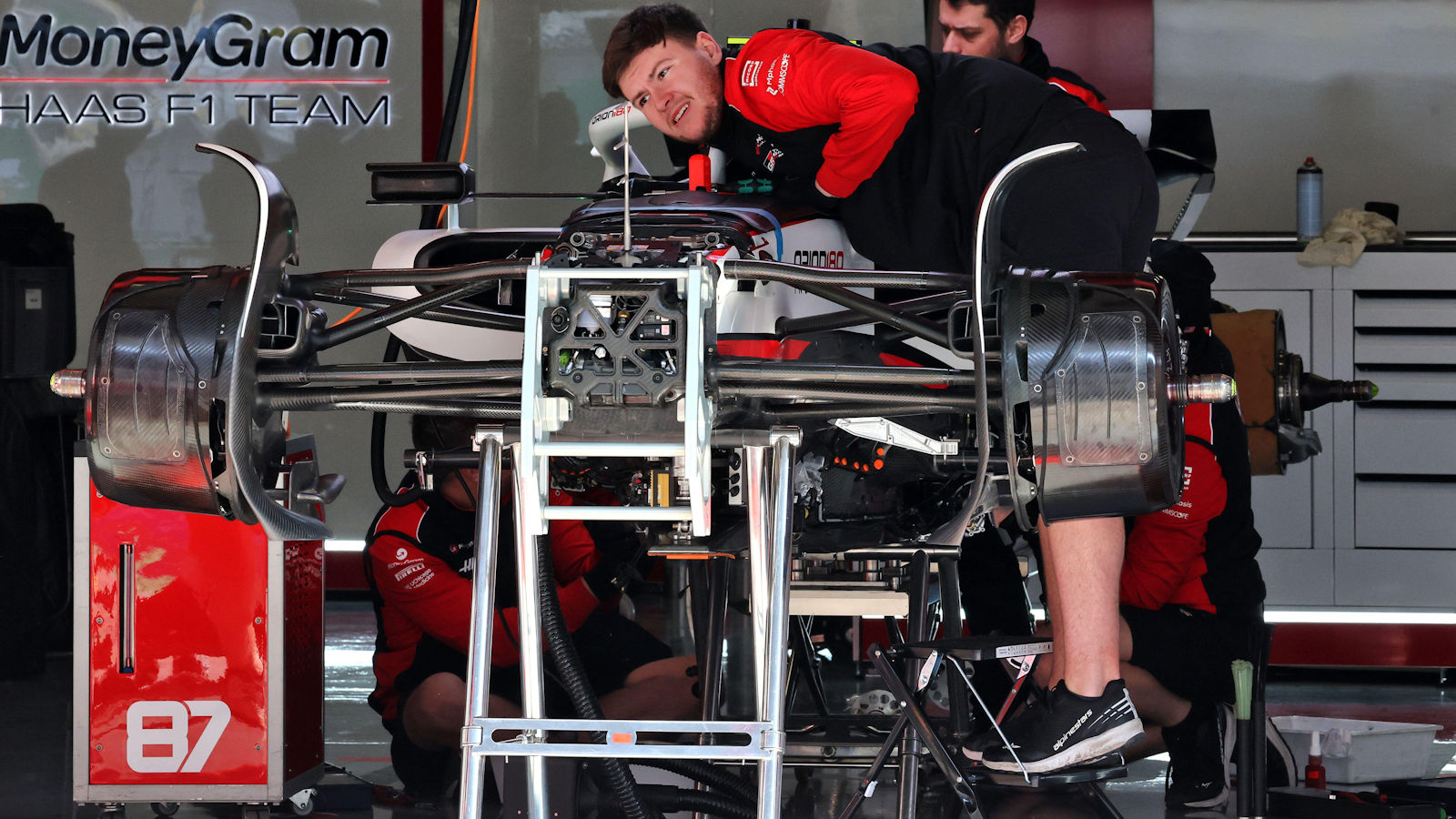 Haas VF-25 prep