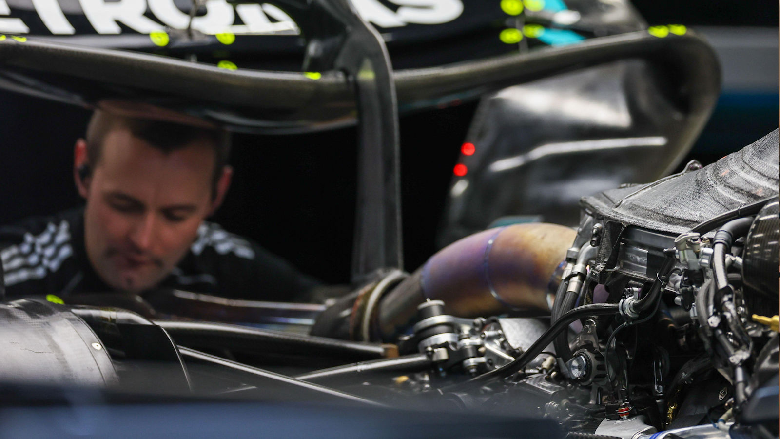 Mercedes W16 powerunit install