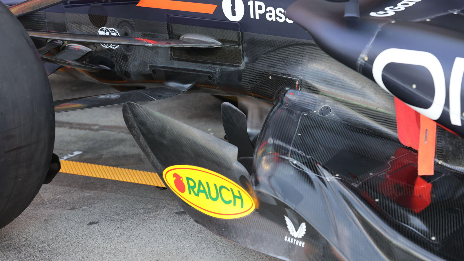 Red Bull RB21 floor fences