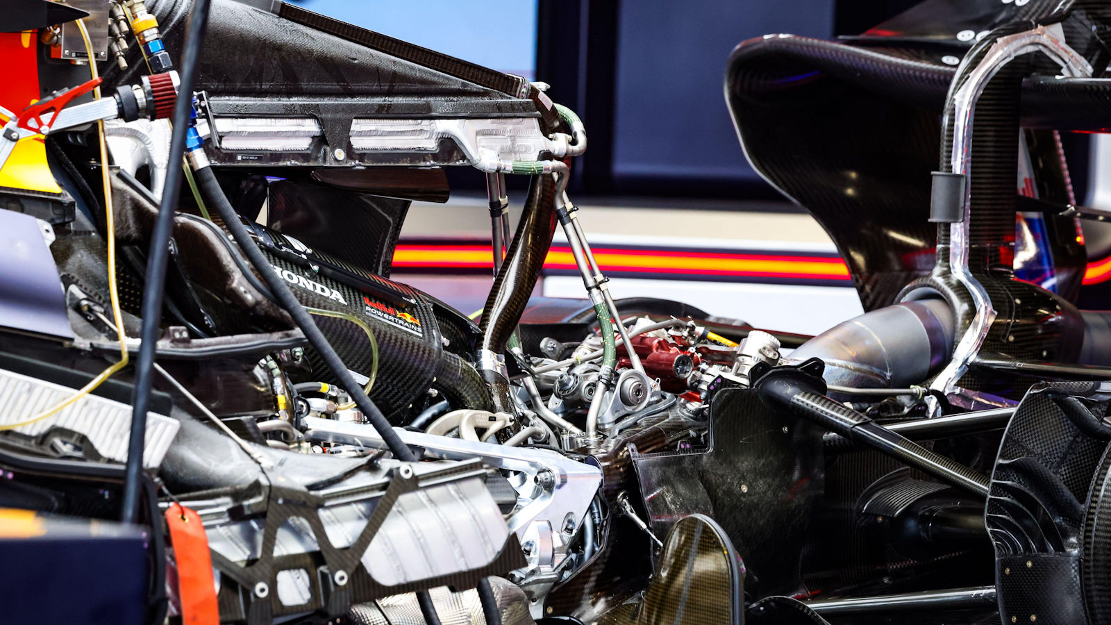 Red Bull RB21 rear suspension & powerunit install