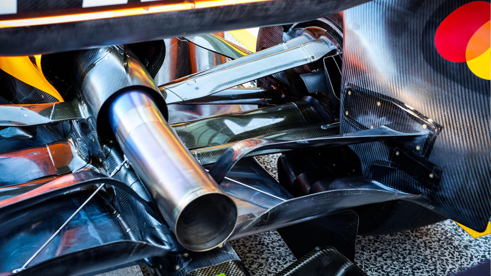 Деталь задней части McLaren MCL39
