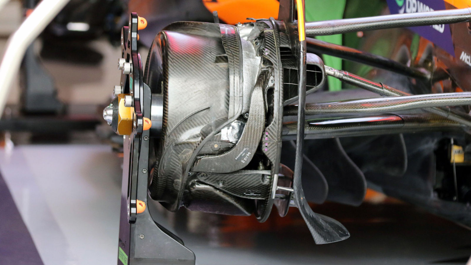 Детали переднего тормоза McLaren MCL39